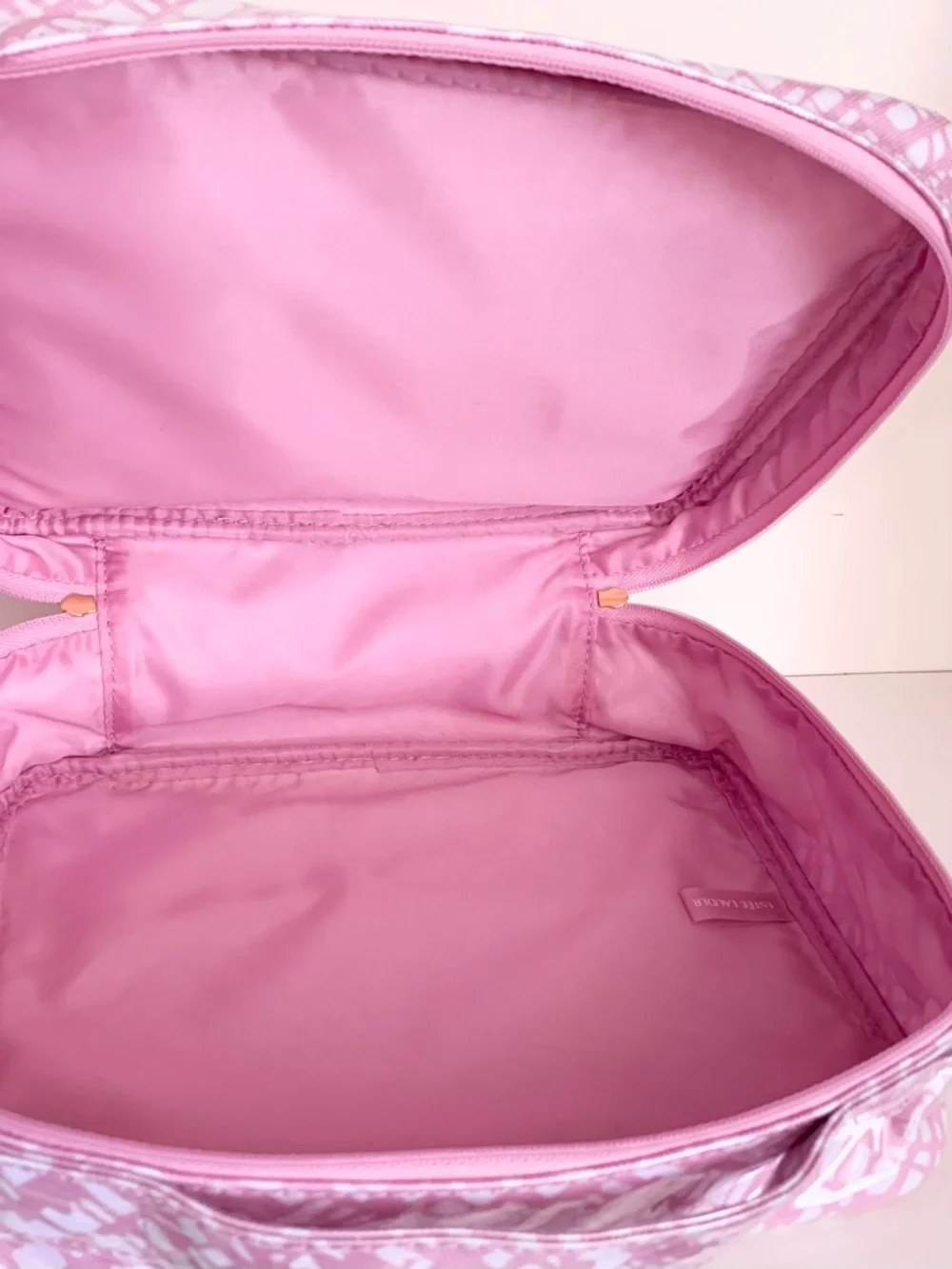 Hold NWOT Estée Lauder Pink vanity case